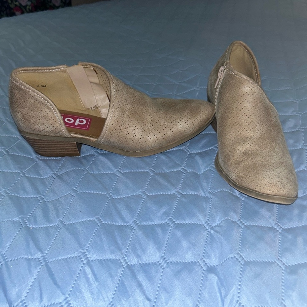 Nude booties LAST CHANCE BEFORE ITS DONATED